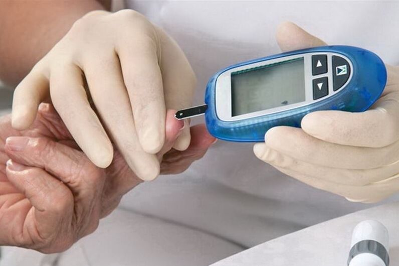 uzimanje uzoraka krvi za mjerenje šećera kod dijabetesa